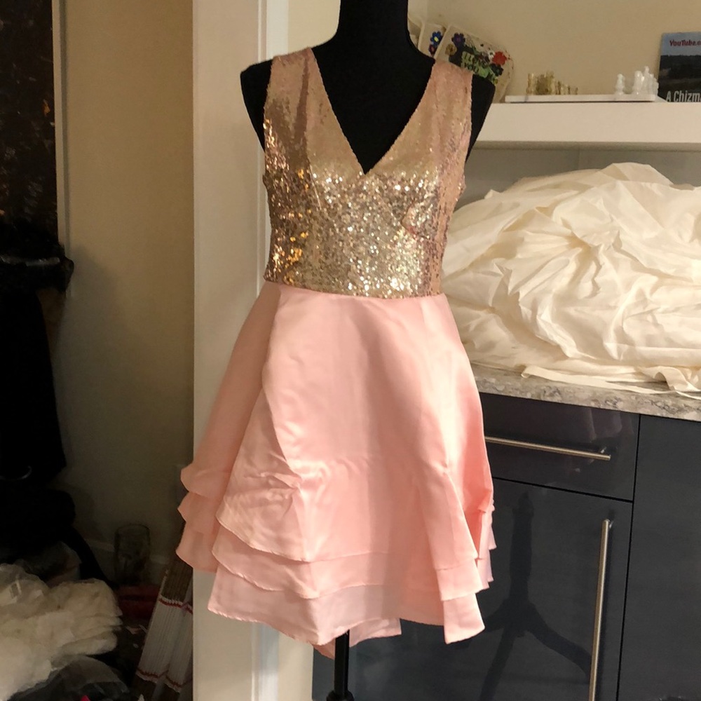 Fits 6-8 Pink multi layer dip hem skater - Picture 3 of 7